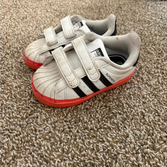 Adidas Kids White Sneakers with Red Trim - Picture 2 of 7